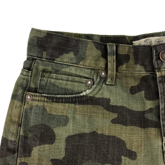 FREE PEOPLE We the Free Camo Combo Distressed Raw Hem Cutoffs Size 24 - Picture 8 of 14